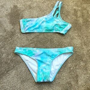 Two Piece Bikini set
Adjustable Back clasp
Single strap